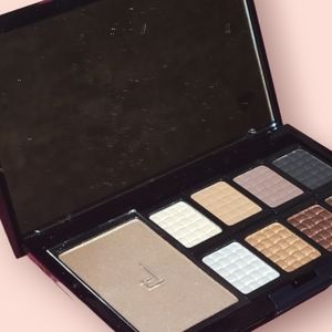 Doucce freematic eyeshadow pro palette